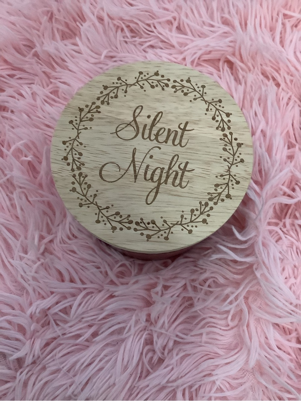 New 🎄 Holiday Sand + Fog Silent Night Winter Pine Decorative Candle w/ Wood Lid